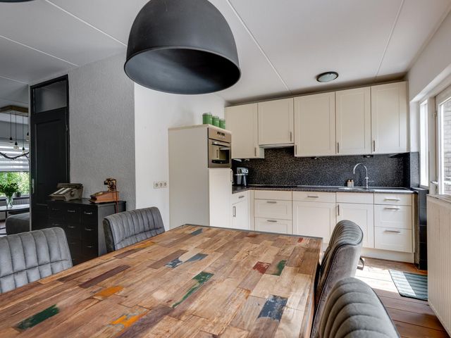 Joostveld 12, Roosendaal