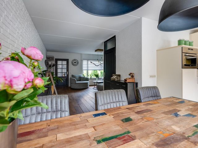 Joostveld 12, Roosendaal