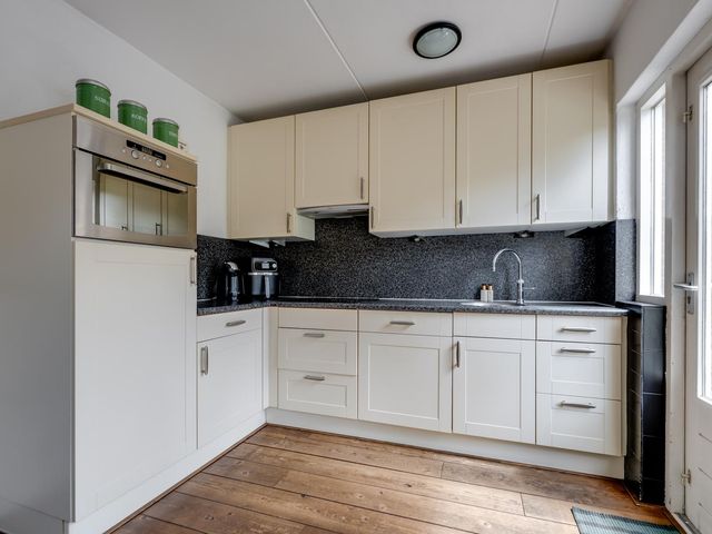 Joostveld 12, Roosendaal