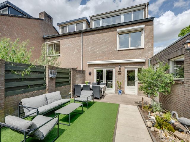 Joostveld 12, Roosendaal
