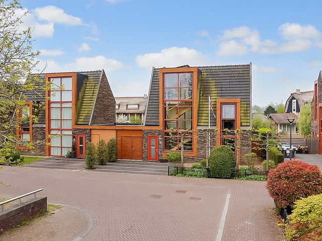 Paros 7, Hoofddorp