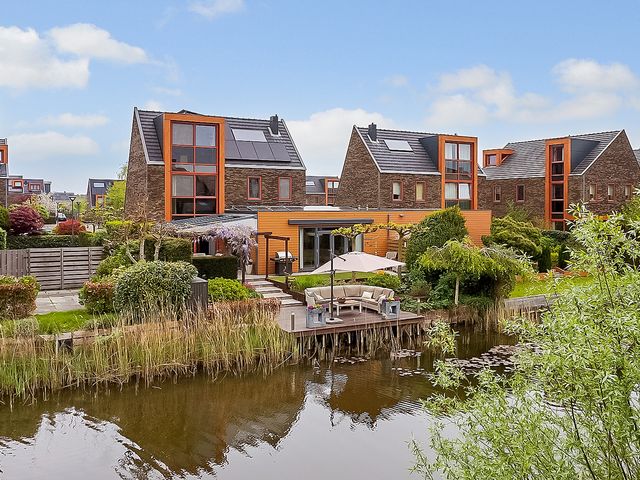 Paros 7, Hoofddorp