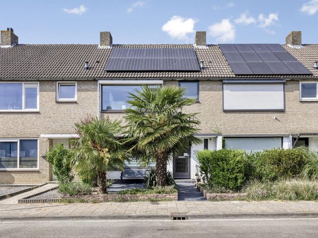 Celsiusstraat 32, Terneuzen
