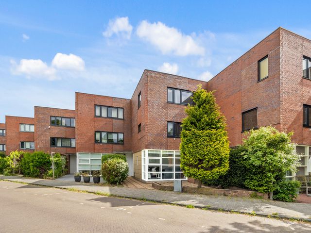 Goudkarpersingel 8, Den Haag