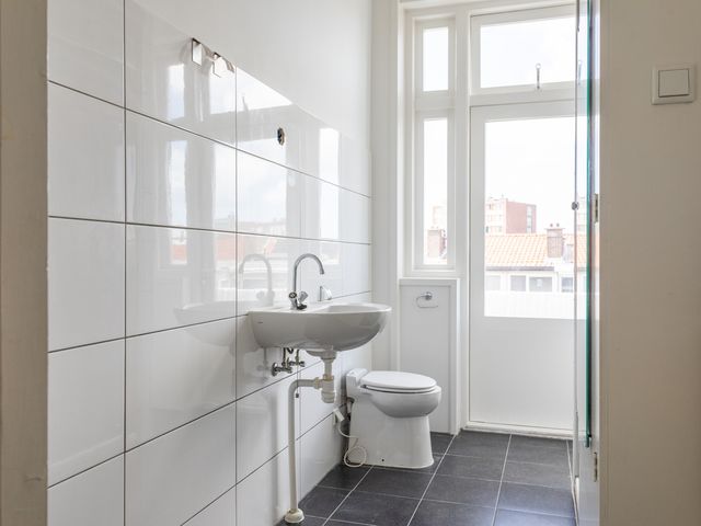 Westduinweg 66C1, Den Haag