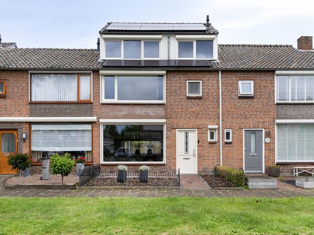 Korenbloemstraat 12, Waalwijk