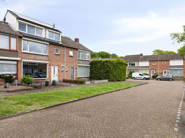 Korenbloemstraat 12, Waalwijk