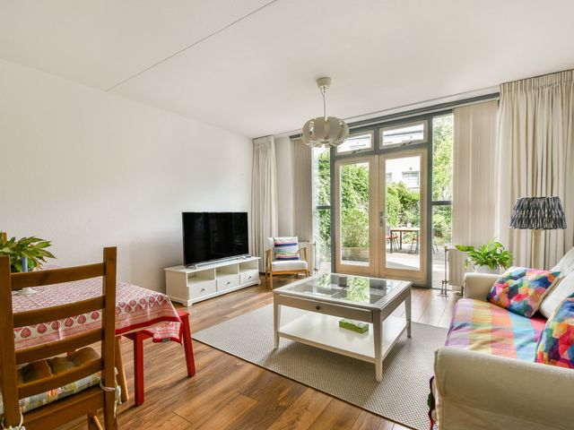 Louise Henriëttestraat 2X, Den Haag