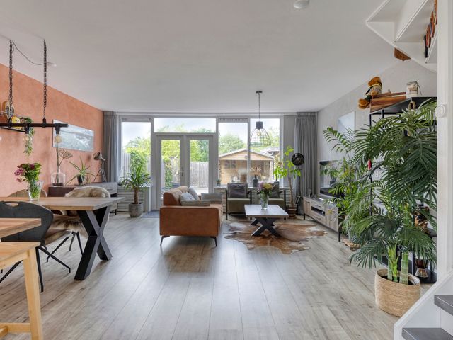 Doorzwin 3305, Julianadorp
