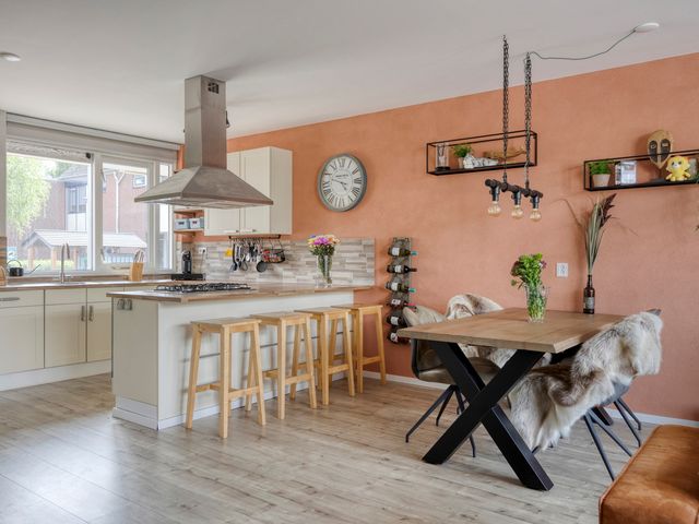Doorzwin 3305, Julianadorp