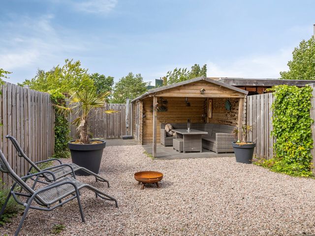 Doorzwin 3305, Julianadorp