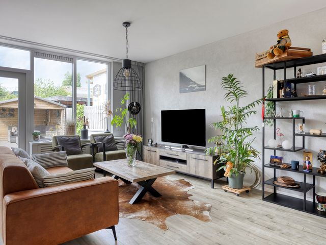 Doorzwin 3305, Julianadorp