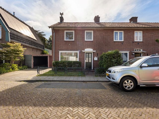 Zonnebloemstraat 4, Almelo