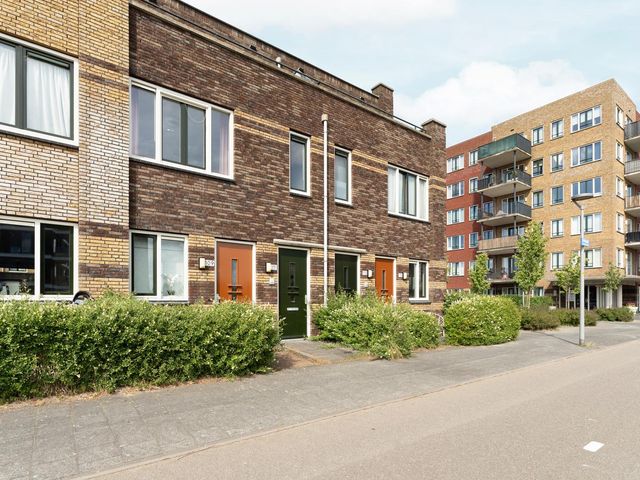 Osirispad 111, Almere
