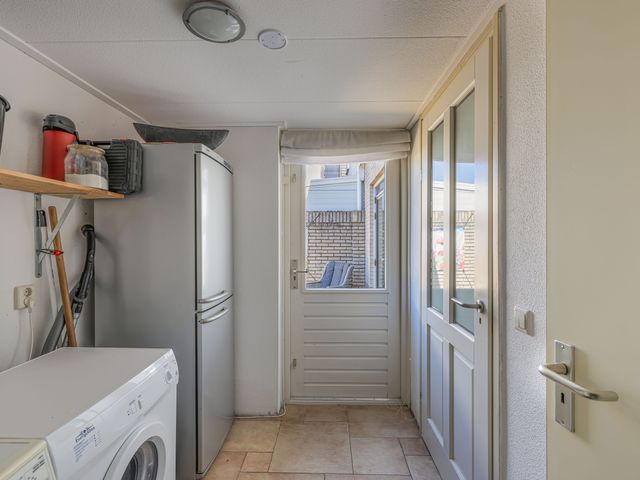 Tholen 8, Emmeloord