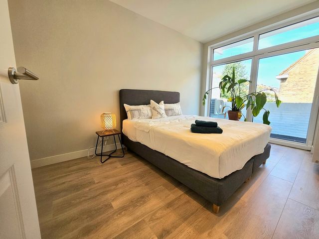 Linnaeusstraat 245, Den Haag