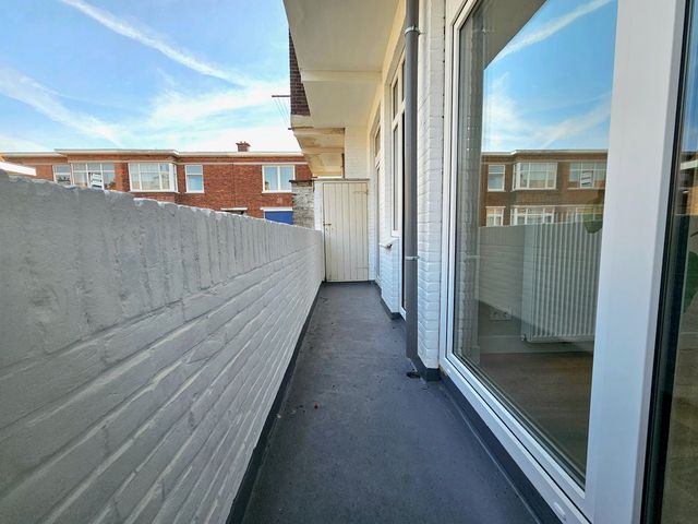 Linnaeusstraat 245, Den Haag