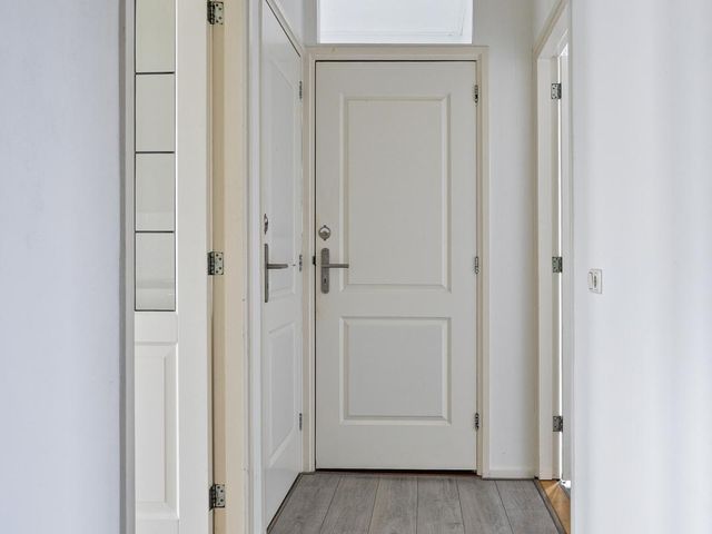 Hoofdstraat 20a, Warten
