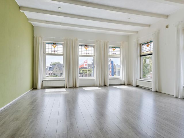 Hoofdstraat 20a, Warten
