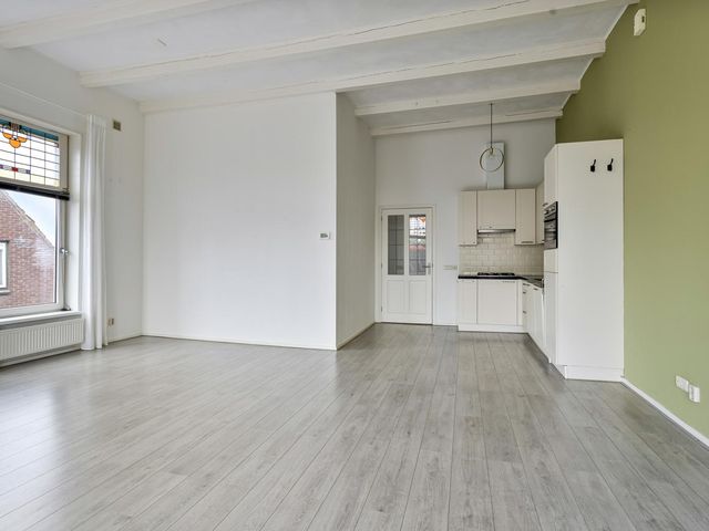 Hoofdstraat 20a, Warten