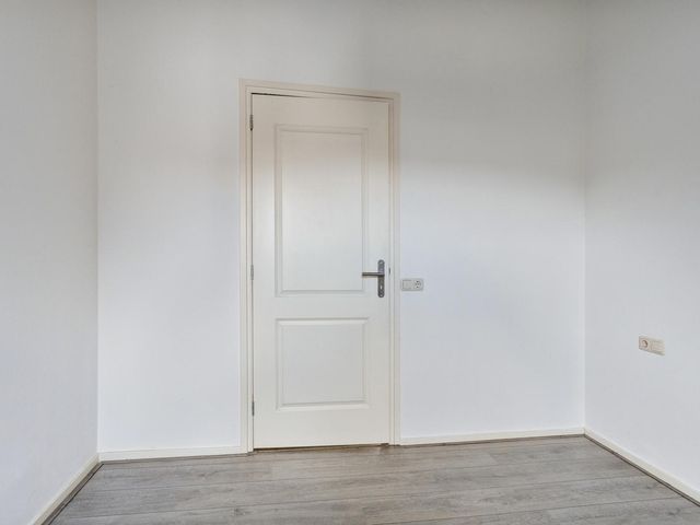Hoofdstraat 20a, Warten
