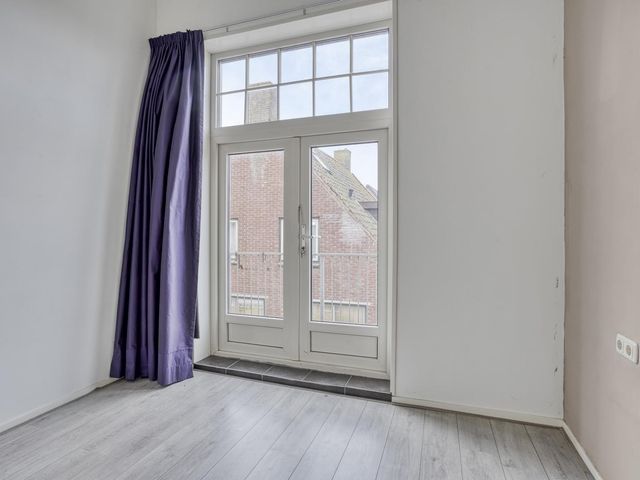 Hoofdstraat 20a, Warten