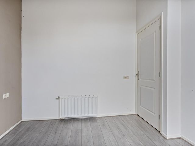 Hoofdstraat 20a, Warten