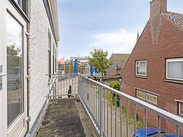 Hoofdstraat 20a, Warten