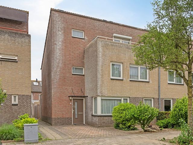 Meester van Ierselstraat 8, Rosmalen