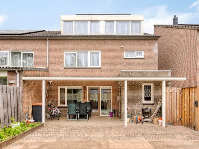 Meester van Ierselstraat 8, Rosmalen
