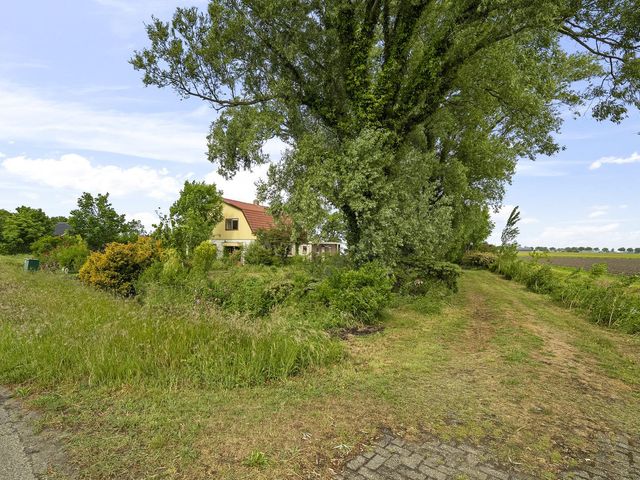 Middenweg 37, Breezand