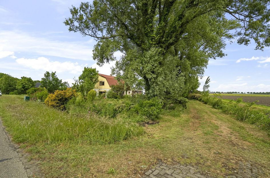 Middenweg 37