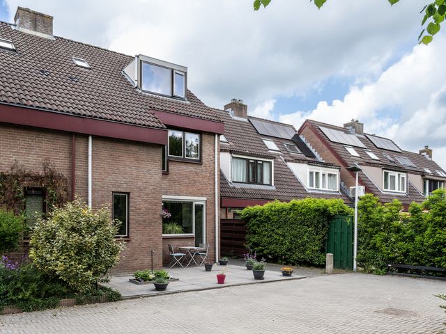 Elegastburg 24, Capelle aan den IJssel