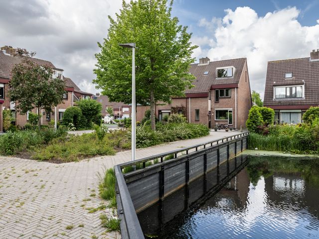 Elegastburg 24, Capelle aan den IJssel