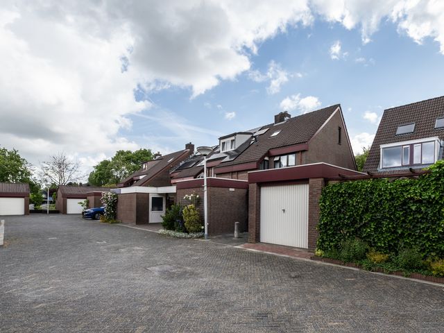 Elegastburg 24, Capelle aan den IJssel