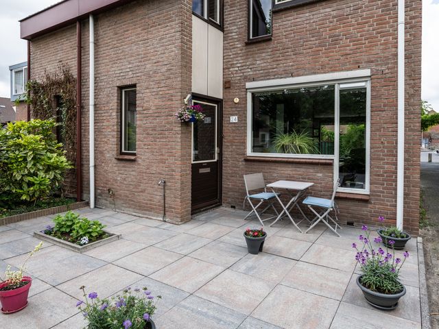 Elegastburg 24, Capelle aan den IJssel