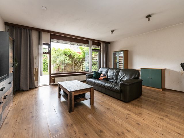 Elegastburg 24, Capelle aan den IJssel