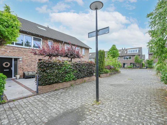 Fie Carelsenlaan 82, 's-Gravenhage