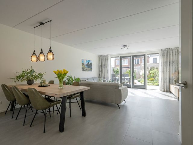 Opaline 5, Leerdam