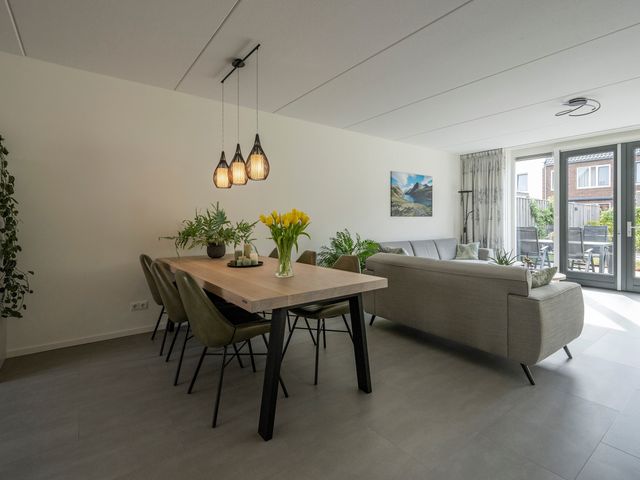 Opaline 5, Leerdam