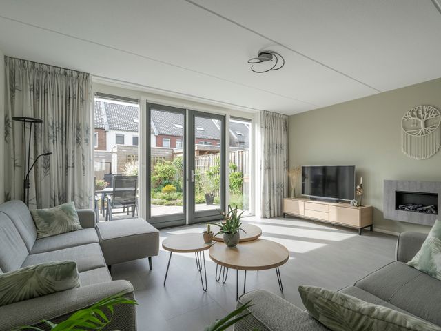 Opaline 5, Leerdam