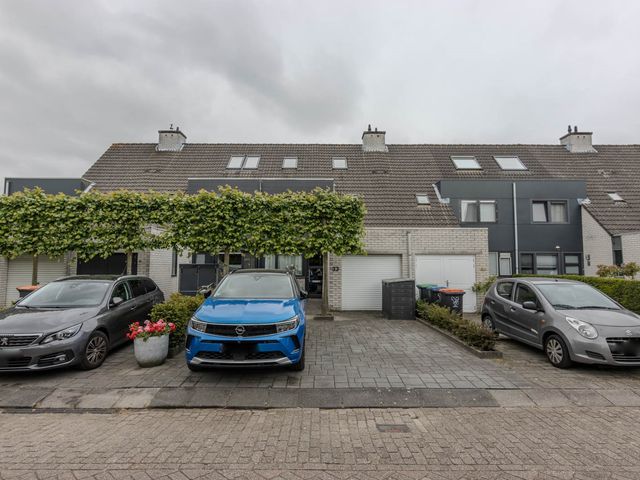 Vlier 33, Poortugaal
