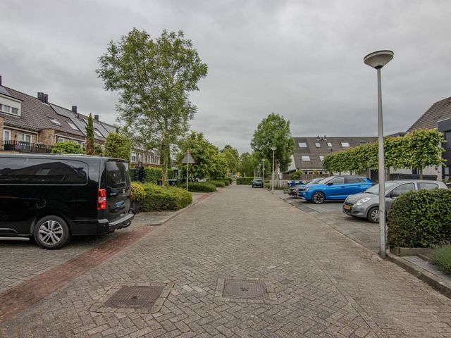 Vlier 33, Poortugaal