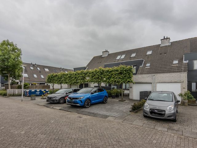 Vlier 33, Poortugaal