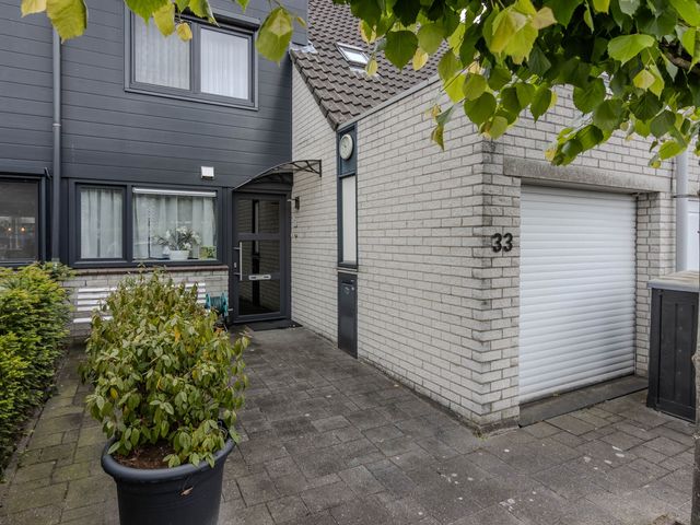 Vlier 33, Poortugaal