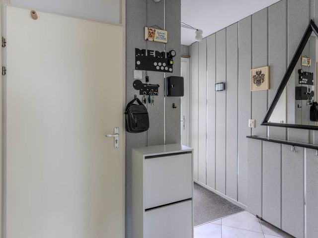 Vlier 33, Poortugaal