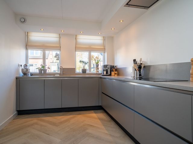 Schipholtstraat 235, Enschede