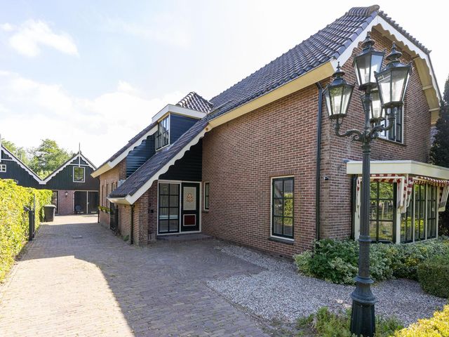 Noorderdracht 53, Oosterblokker