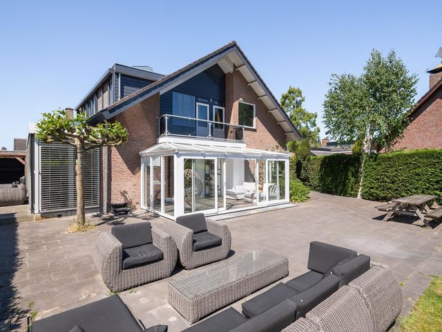 Pelikaan 99, Ridderkerk