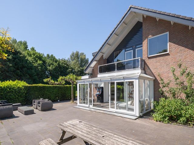 Pelikaan 99, Ridderkerk